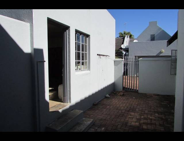 2 BEDROOM TOWNHOUSE FOR SALE IN WHITE RIVER EXT 16